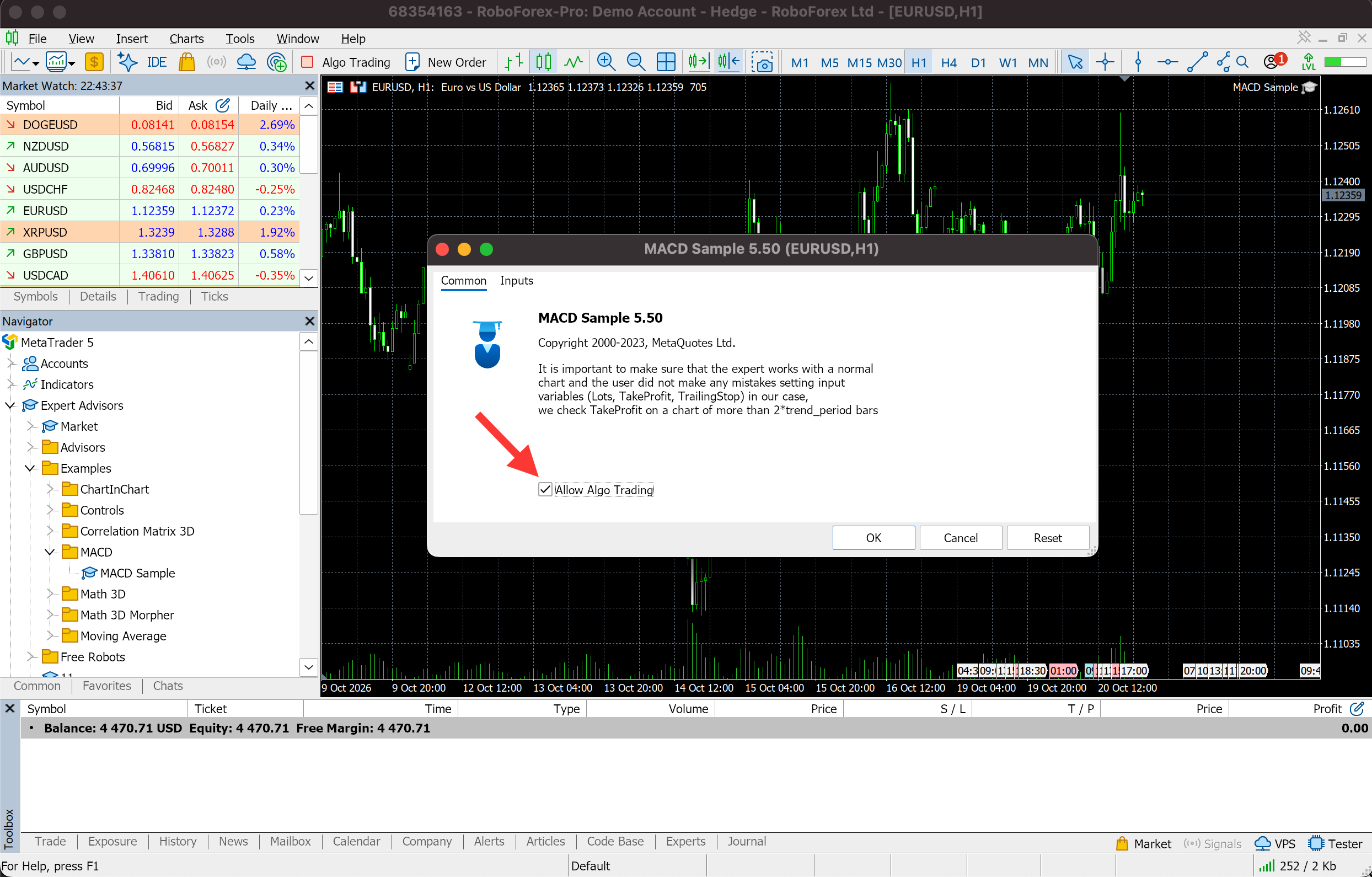 Ventana de propiedades de MACD Sample 5.50 en la pestaña Common con la casilla Allow Algo Trading marcada