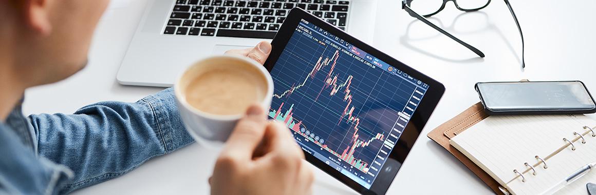 Estrategia de scalping con dos Moving Averages (EMA): descripción y reglas
